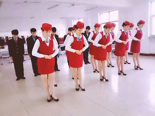 女生報石家莊東華鐵路學(xué)校學(xué)什么好？