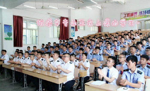 石家莊東華鐵路學(xué)校哪個專業(yè)適合男生學(xué)習(xí)？